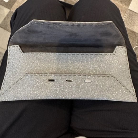 VBH Crystal Clutch - Picture 1 of 3